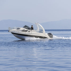 outboard cabin cruiser