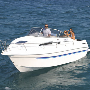 inboard cabin cruiser