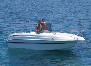 inboard center console boat / center console / open / 6-person max.