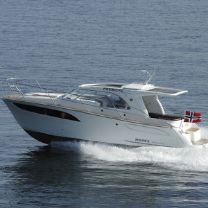 inboard cabin cruiser