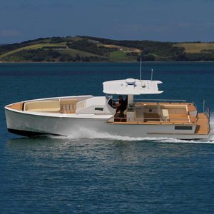 outboard center console boat