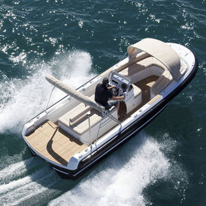 inboard center console boat