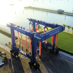 remotely controlled travel lift