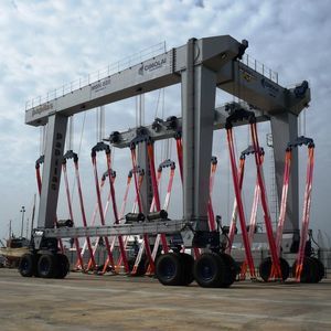 remotely controlled travel lift 1