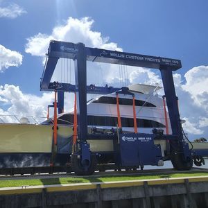 remotely controlled travel lift 1