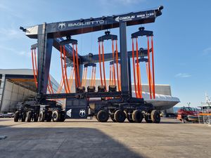 remotely controlled travel lift