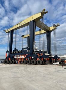 remotely controlled travel lift