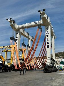 remotely controlled travel lift
