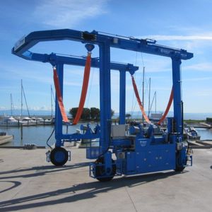 remotely controlled travel lift 1