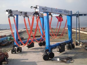 remotely controlled travel lift 1