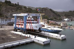remotely controlled travel lift 1