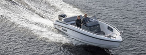 outboard center console boat