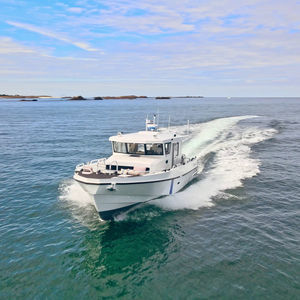 outboard day fishing boat