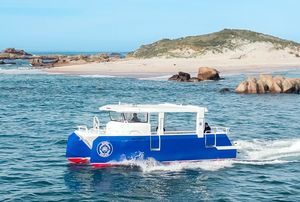 dive support boat 1