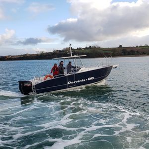 outboard center console boat