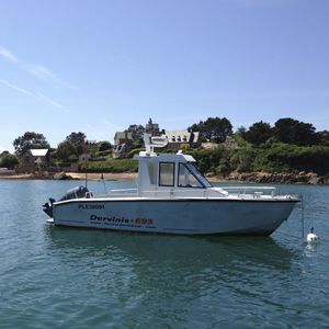 outboard cabin cruiser