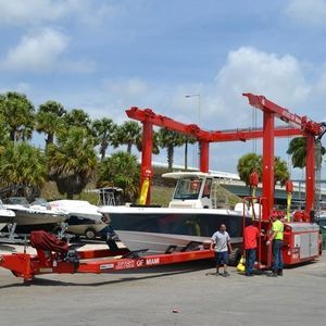 remotely controlled travel lift