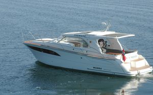 inboard cabin cruiser