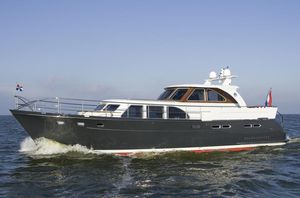 river navigation motor yacht