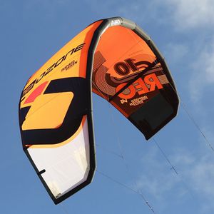 C-shape kitesurf kite 1