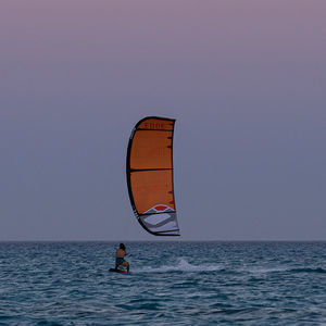 C-shape kitesurf kite