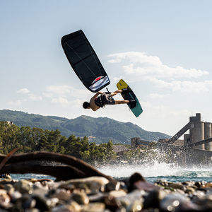 C-shape kitesurf kite