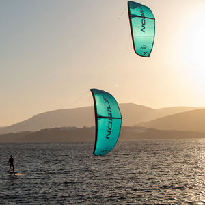 C-shape kitesurf kite