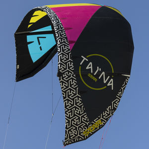 C-shape kitesurf kite