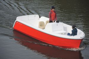 outboard center console boat