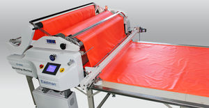 spreading machine with cutting system