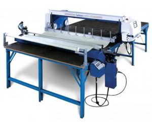 spreading machine with cutting system