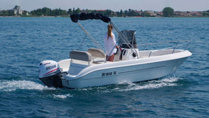 outboard center console boat