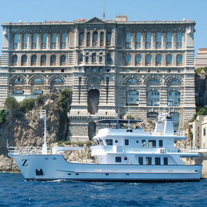 cruising motor yacht 1