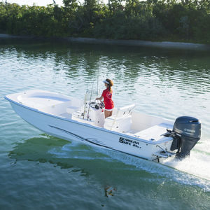 outboard center console boat