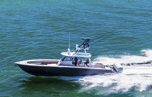 outboard center console boat