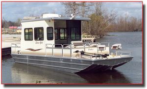 inboard houseboat