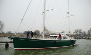 cruising sailing yacht