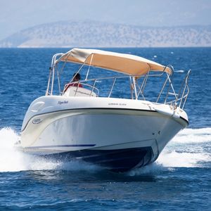 sightseeing boat