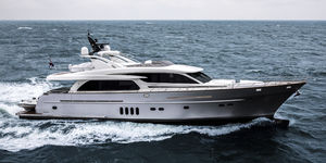 cruising motor yacht