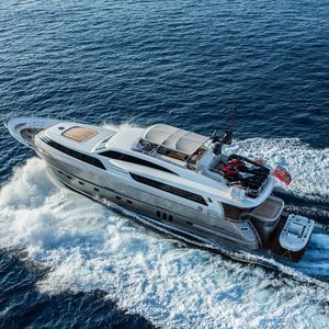 cruising motor yacht