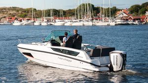 outboard center console boat