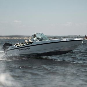 outboard center console boat