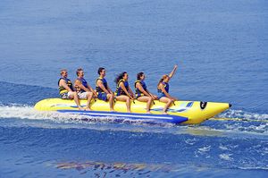 6-person max. towed banana buoy