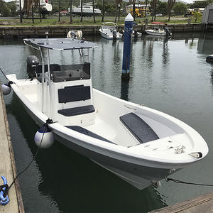 outboard center console boat