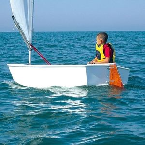 single-handed sailing dinghy