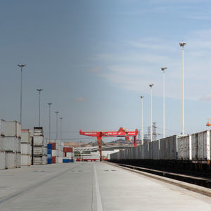 floor track container stacking crane