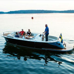 inboard center console boat