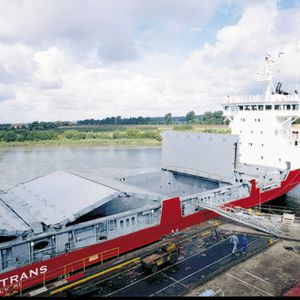 cargo ship hatch cover