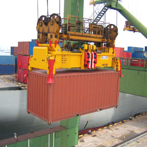 stacking crane spreader