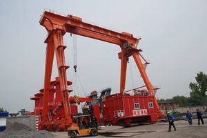 floor track container stacking crane